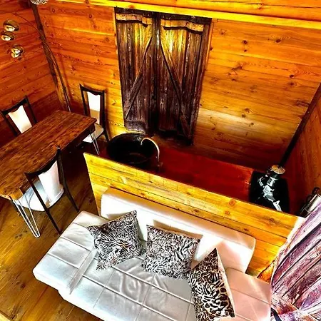 Lodge Milvus Du Puy Mary